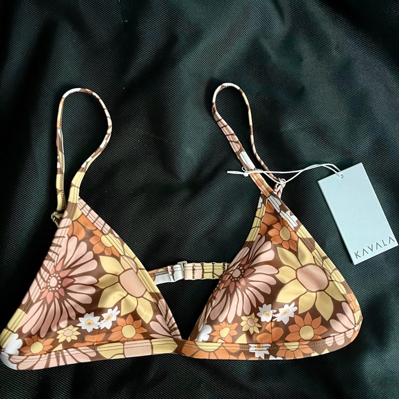 NWT: Kavala Collective Tava Triangle Bikini Top in Flower Power size M - Picture 4 of 7